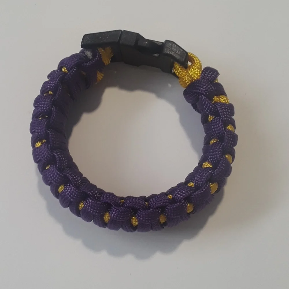 paracord bracelet